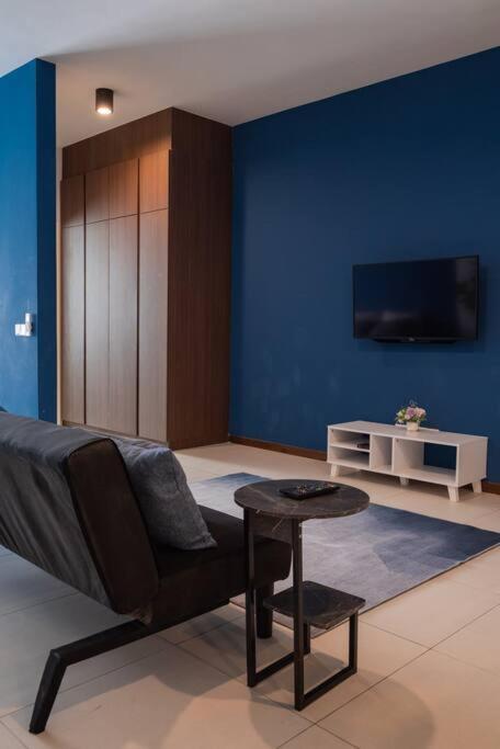 Deluxe Seaview Suite Twin Bed By The Only Bnb Tanjung Tokong Extérieur photo