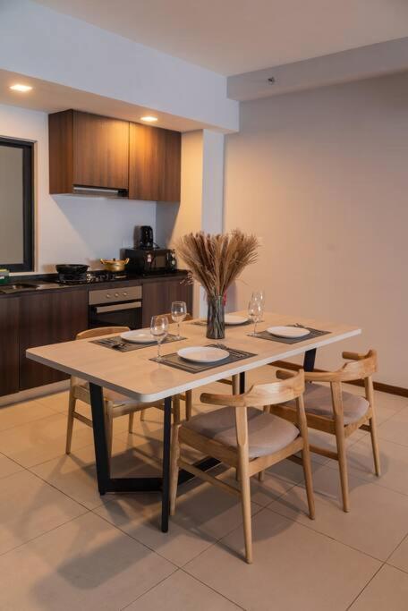 Deluxe Seaview Suite Twin Bed By The Only Bnb Tanjung Tokong Extérieur photo
