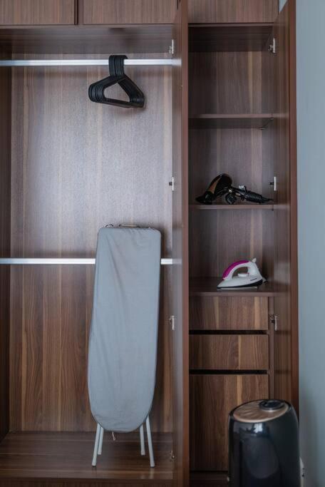 Deluxe Seaview Suite Twin Bed By The Only Bnb Tanjung Tokong Extérieur photo
