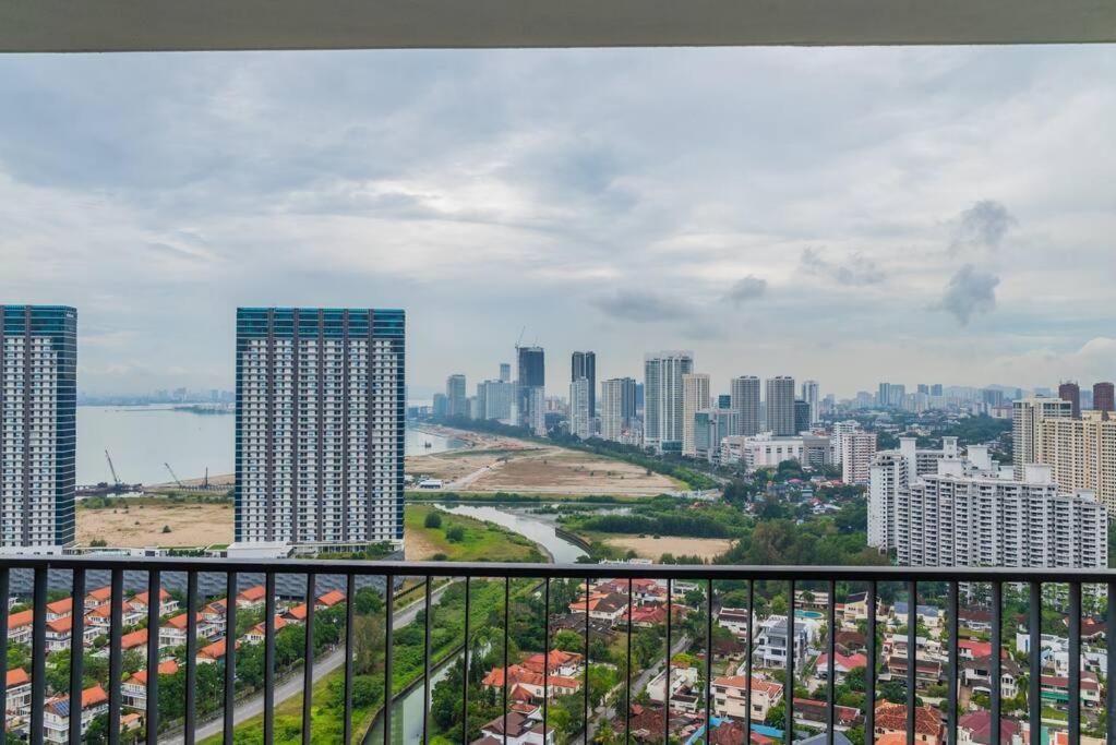 Deluxe Seaview Suite Twin Bed By The Only Bnb Tanjung Tokong Extérieur photo